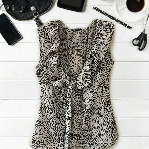 🌞🌞 Banana Republic animal print blouse - Picture 1 of 4